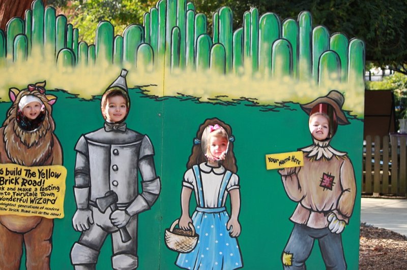 IMG_2070.JPG - Fairytale Town with the Payne's