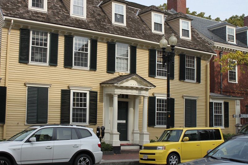 IMG_3601.jpg - Wadsworth House at Harvard University- built in 1726 as a home for Harvard presidents.  It served as the first headquarters for George Washington, who arrived on July 2, 1775 to take command of the Continental Army, which he did the following day.