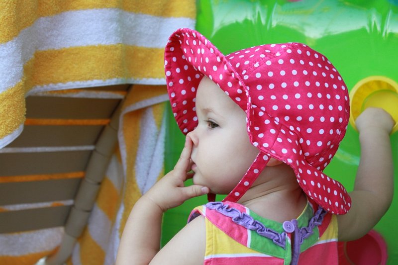 IMG_3980.jpg - She really wanted our neighbors floaty