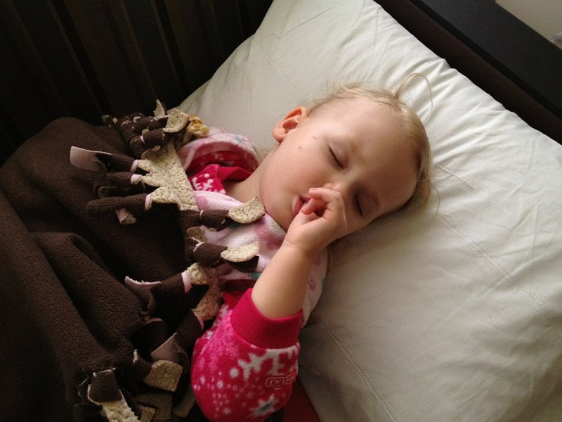 IMG_0377.JPG - Napping in Nana's Hospital room