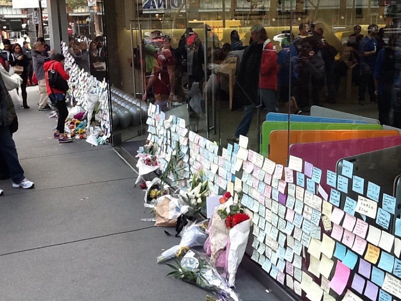 IMG_0271.JPG - We were sad to hear of the news that Steve Jobs had died. He was a hero and inspiration to Christian for two decades. This is a memorial to him with many messages posted on the glass walls at the Apple Store in San Francisco.
