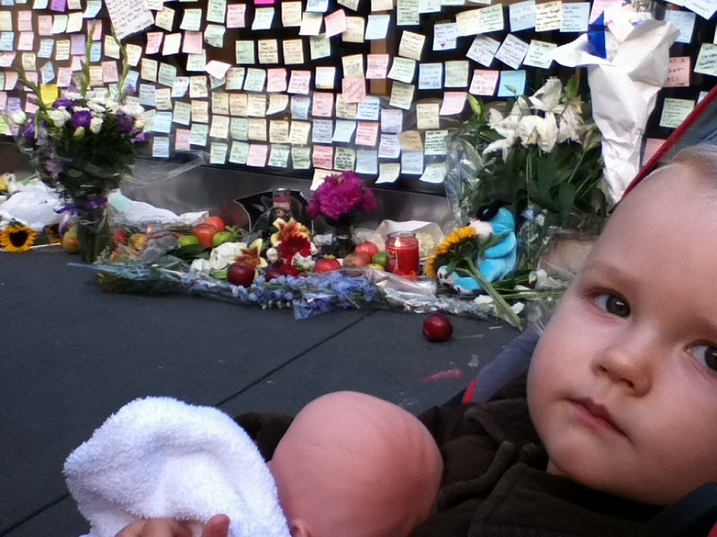 IMG_0815.JPG - Camille just wanted some apples