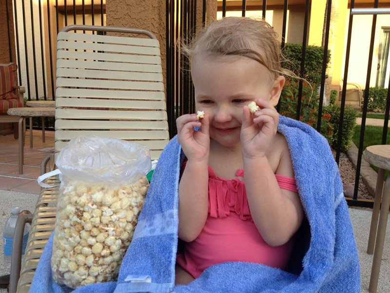 IMG_0576.JPG - Poolside snack- Kettle Corn