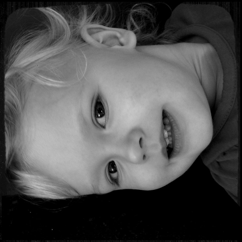 IMG_0932.JPG - Camera+ recipe?? effect: Black & White? border: Viewfinder