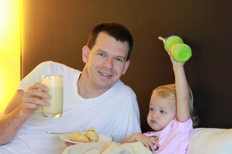 IMG_1720.JPG - Christian's birthday breakfast in bed