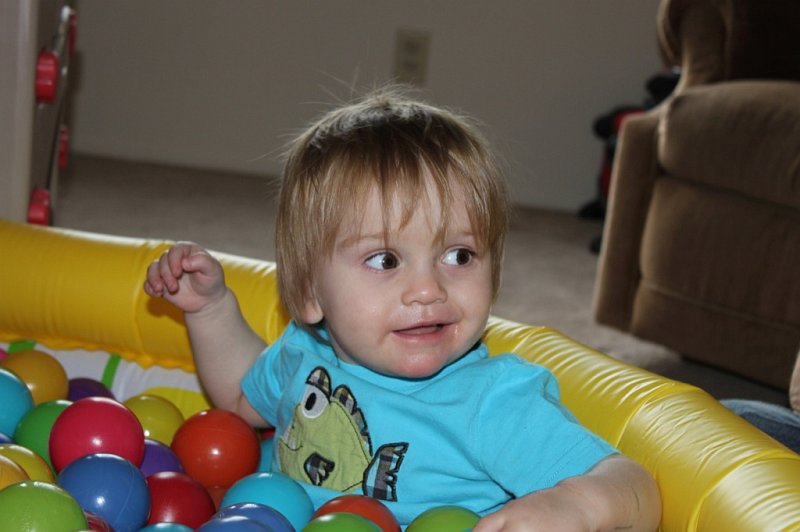 IMG_2904.JPG - Ball pit!