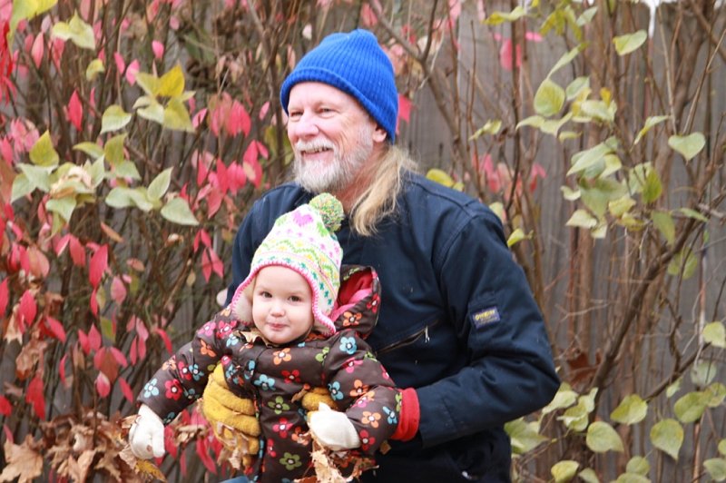 IMG_2114.JPG - Camille has such fun with Grandpapa!!