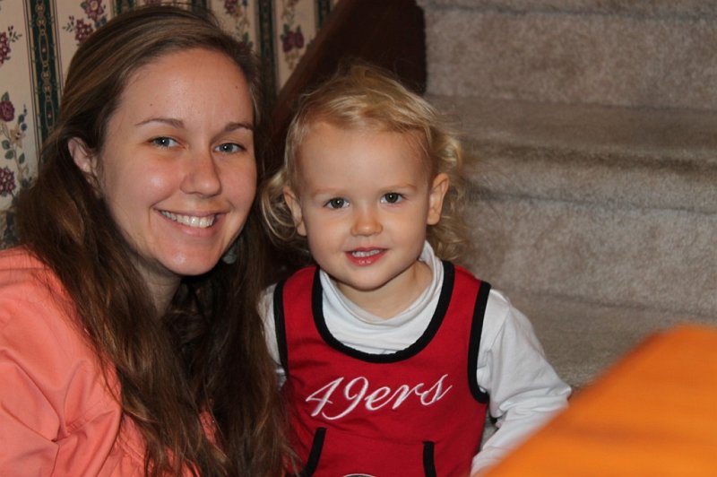 IMG_2188.JPG - Camille and Auntie Trish