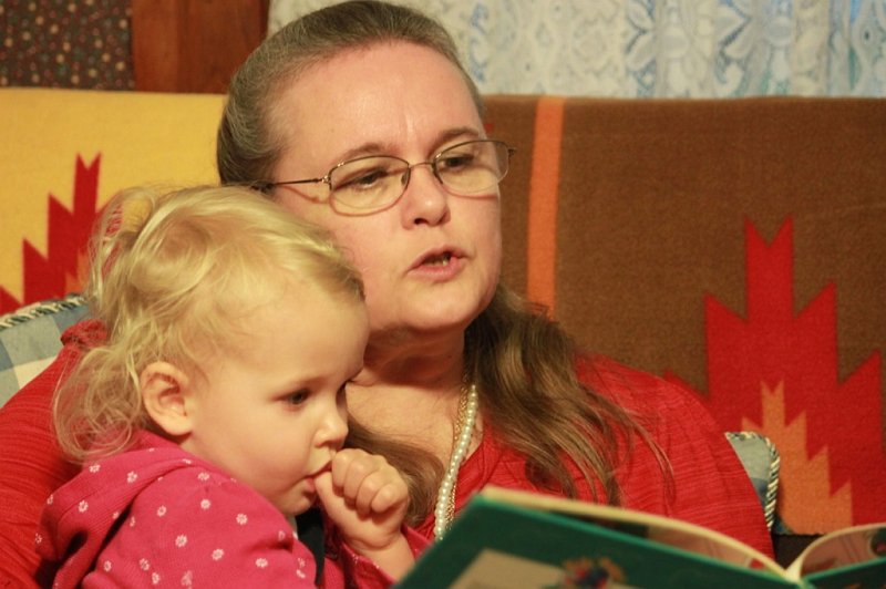 IMG_2260.JPG - Story time with Nana