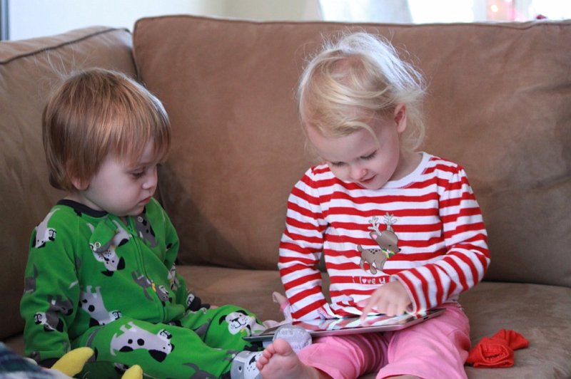 IMG_2528.JPG - Showing Reid how the iPad works