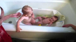 IMG_0137 - Camille and Reid Bath Time